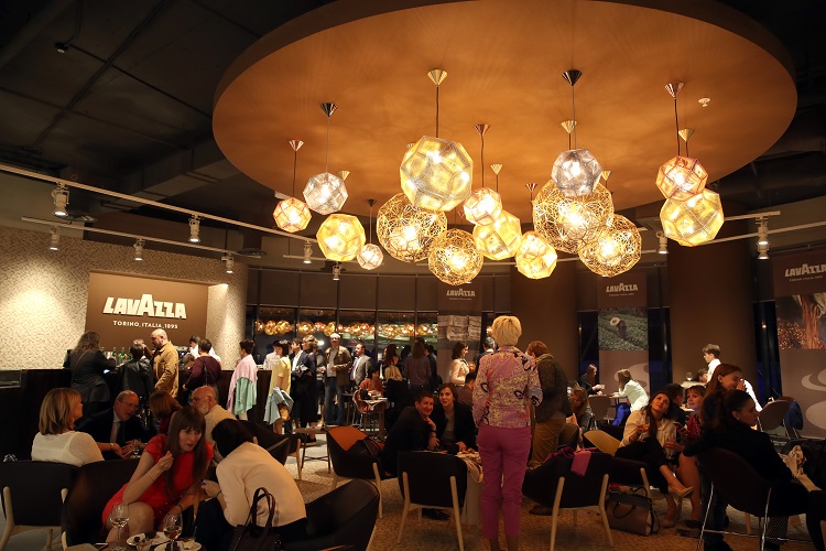 Кафе Lavazza в Eataly - первое в России.